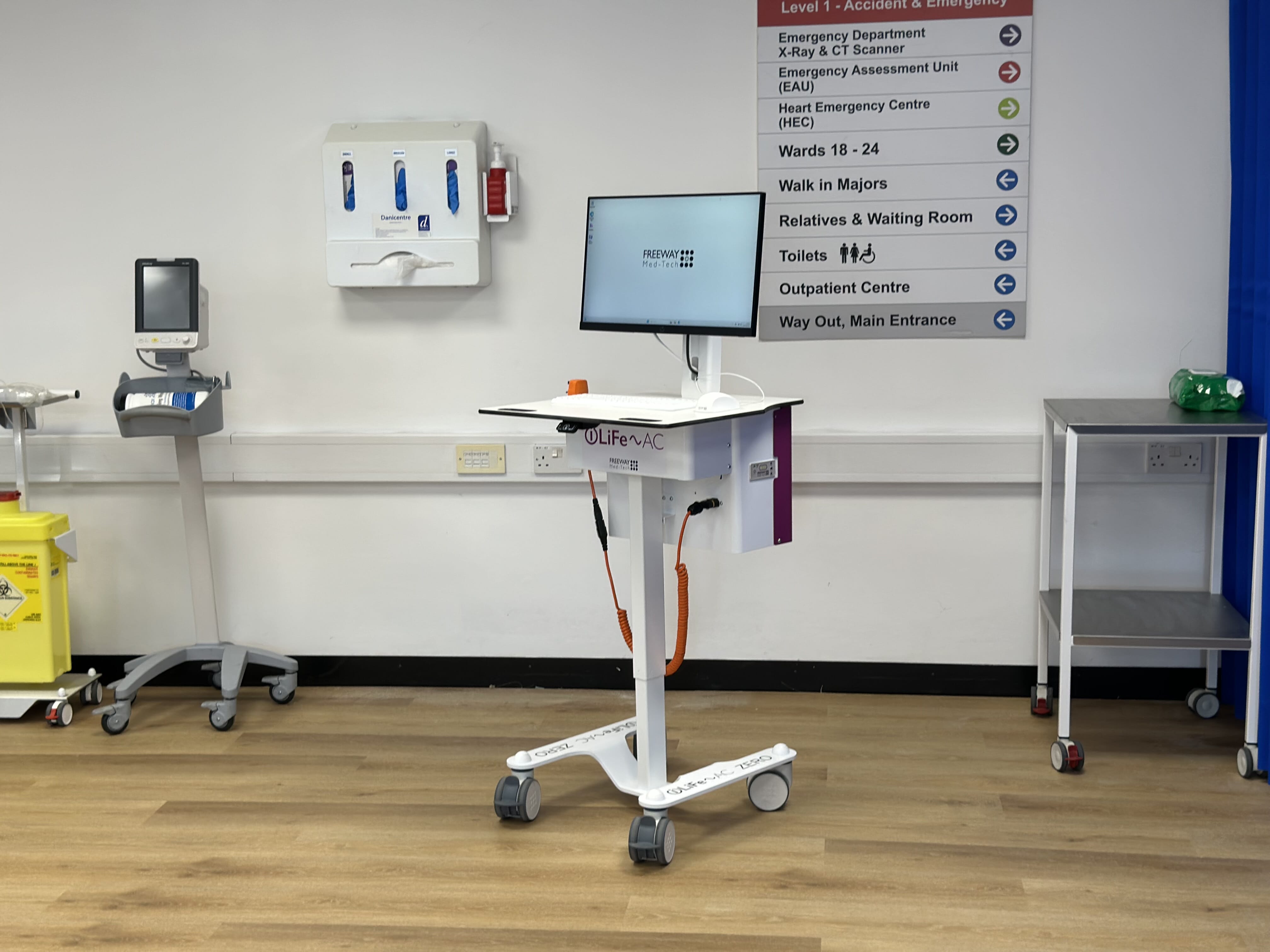 Compact Mobile AC Powered Electric Height Adjustable Clinical